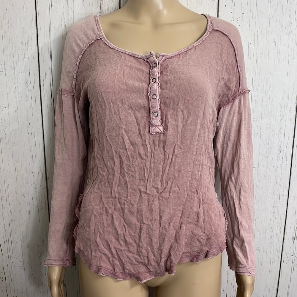 We the Free Distressed High Low 3/4 Sleeves T-shirt Size Small
